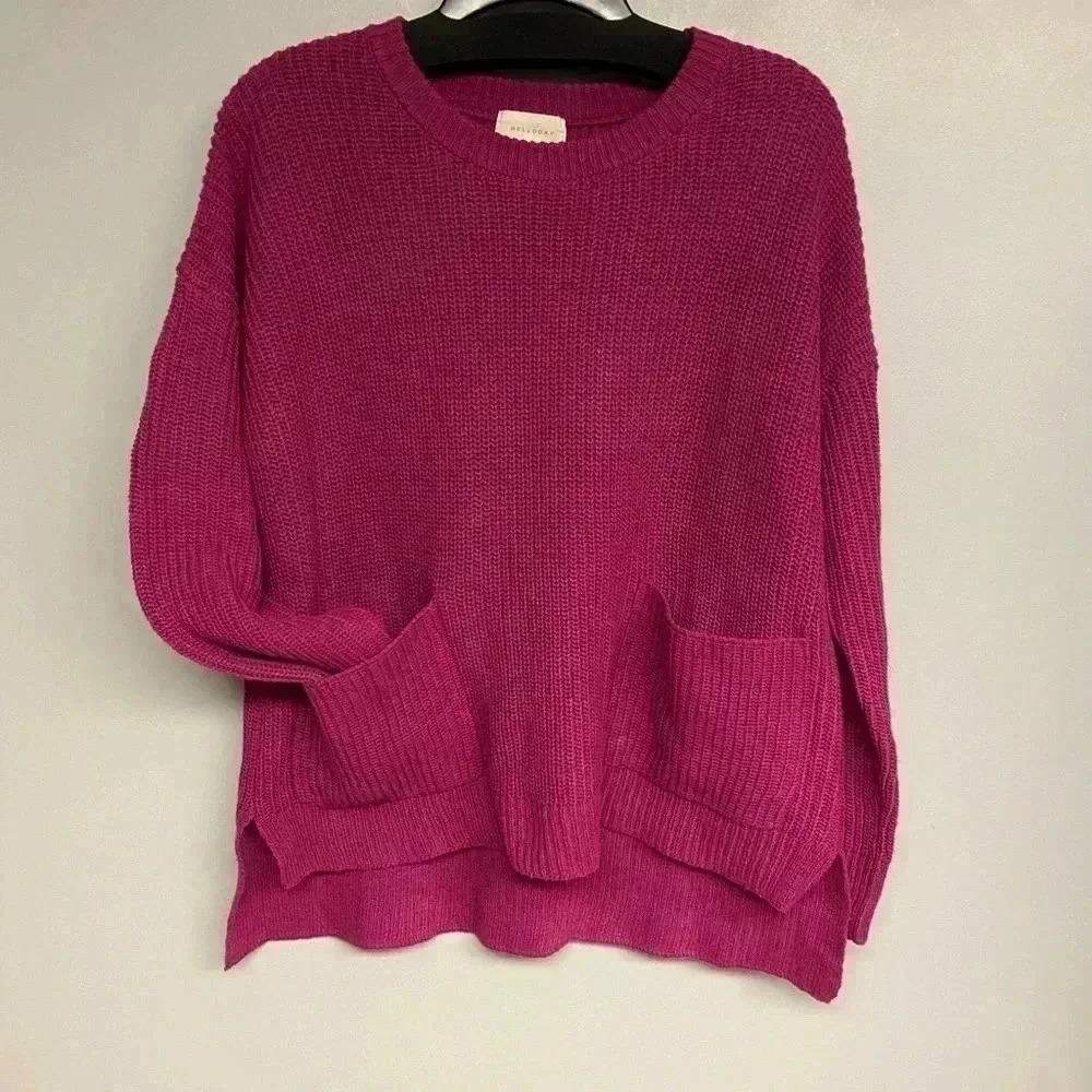 Size medium women’s  2 Pocket sweater. New but no tags. Fuchsia pink.‎